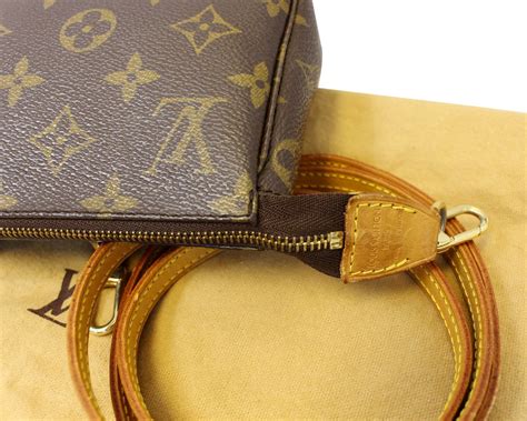 lv 紙袋包|Pochette Accessoires Monogram .